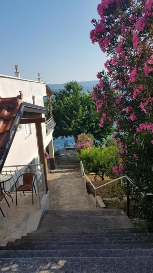 אומיס Apartments Coko מראה חיצוני תמונה