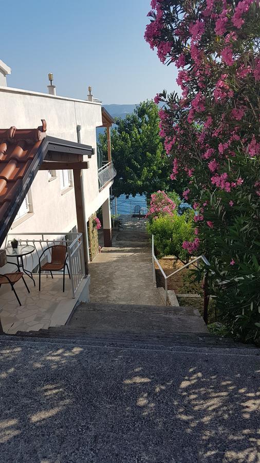 אומיס Apartments Coko מראה חיצוני תמונה